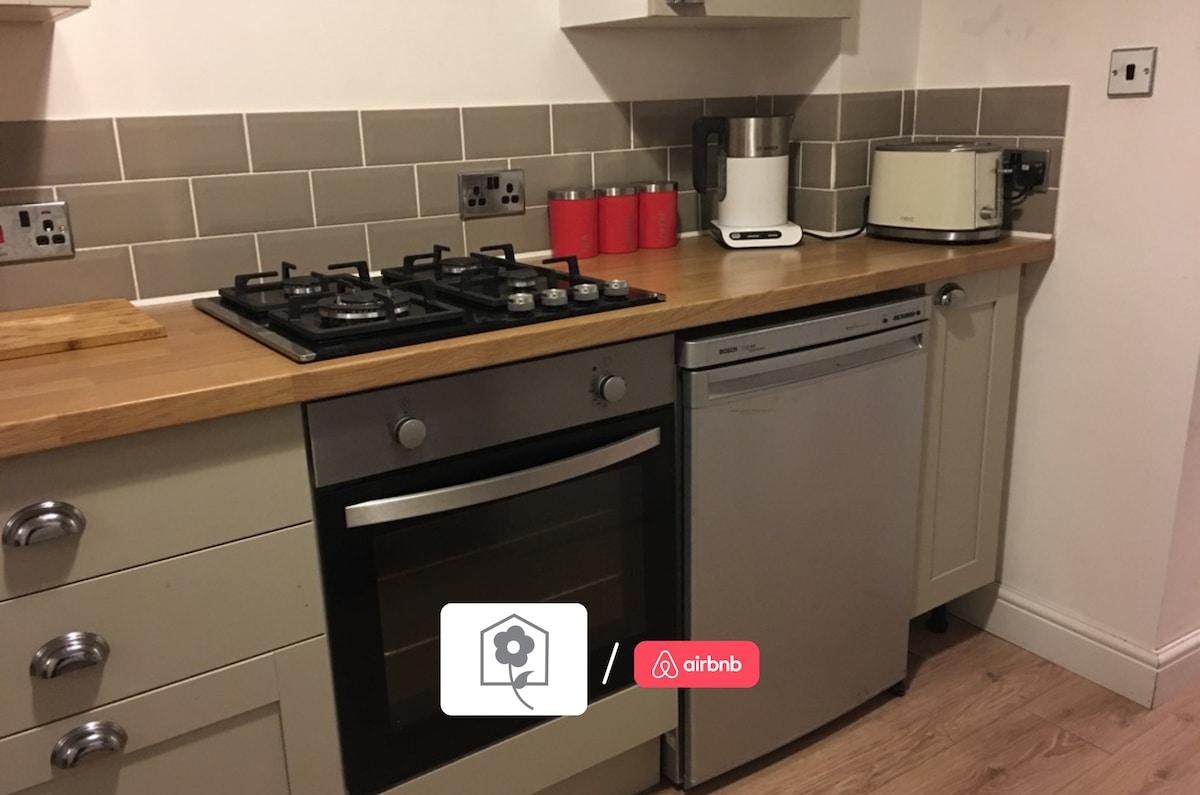 Sunny 3 bedroom Character House4