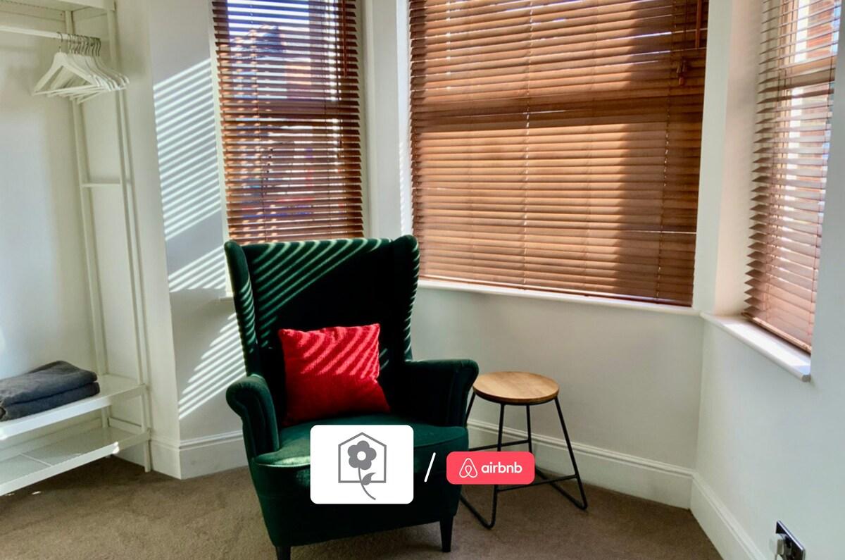 Sunny 3 bedroom Character House5