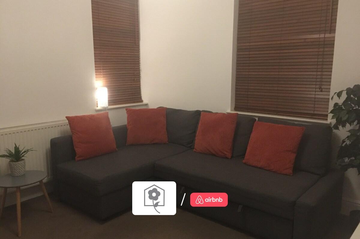 Sunny 3 bedroom Character House6