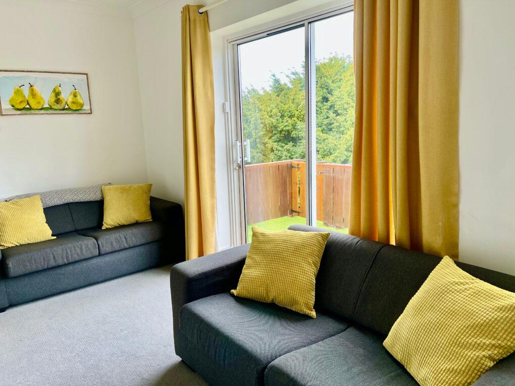 AwayOnBusiness | Large Bright Apt Balcony Terrace5