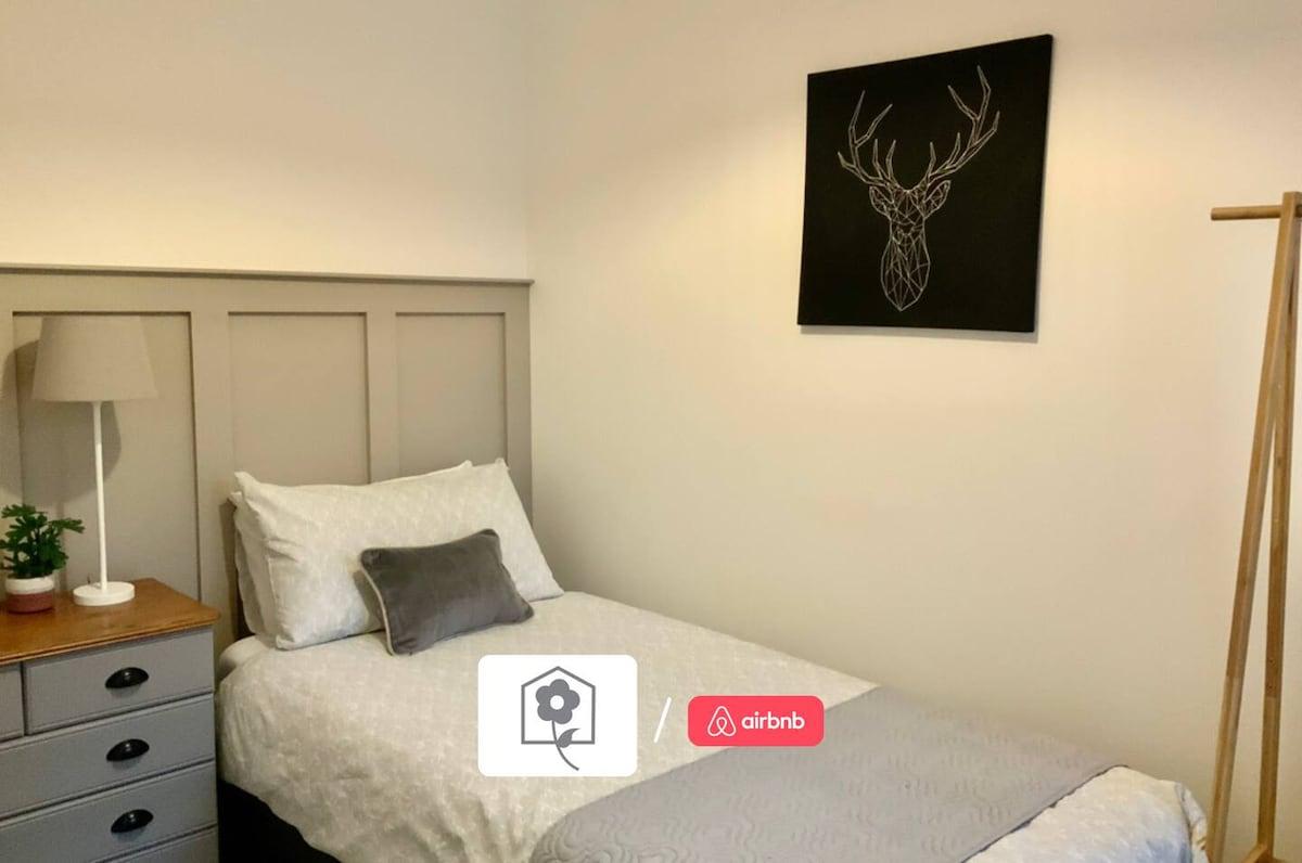 AwayOnBusiness | Character Cosy Town House6