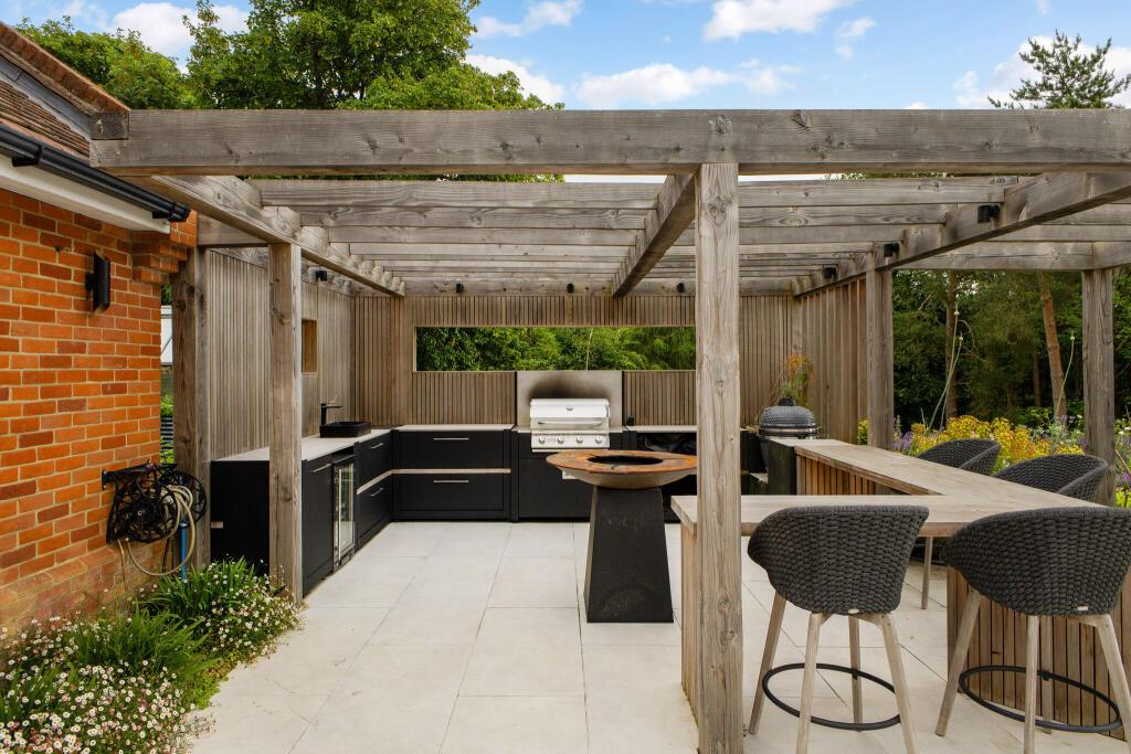 Luxury Mansion Farnham | pool gym EV Charger annex4