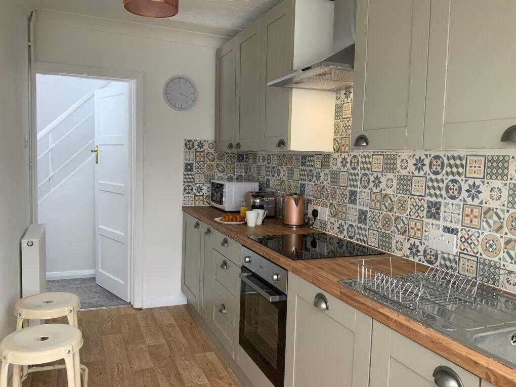 AwayOnBusiness | Light Sunny Detached House Garden4