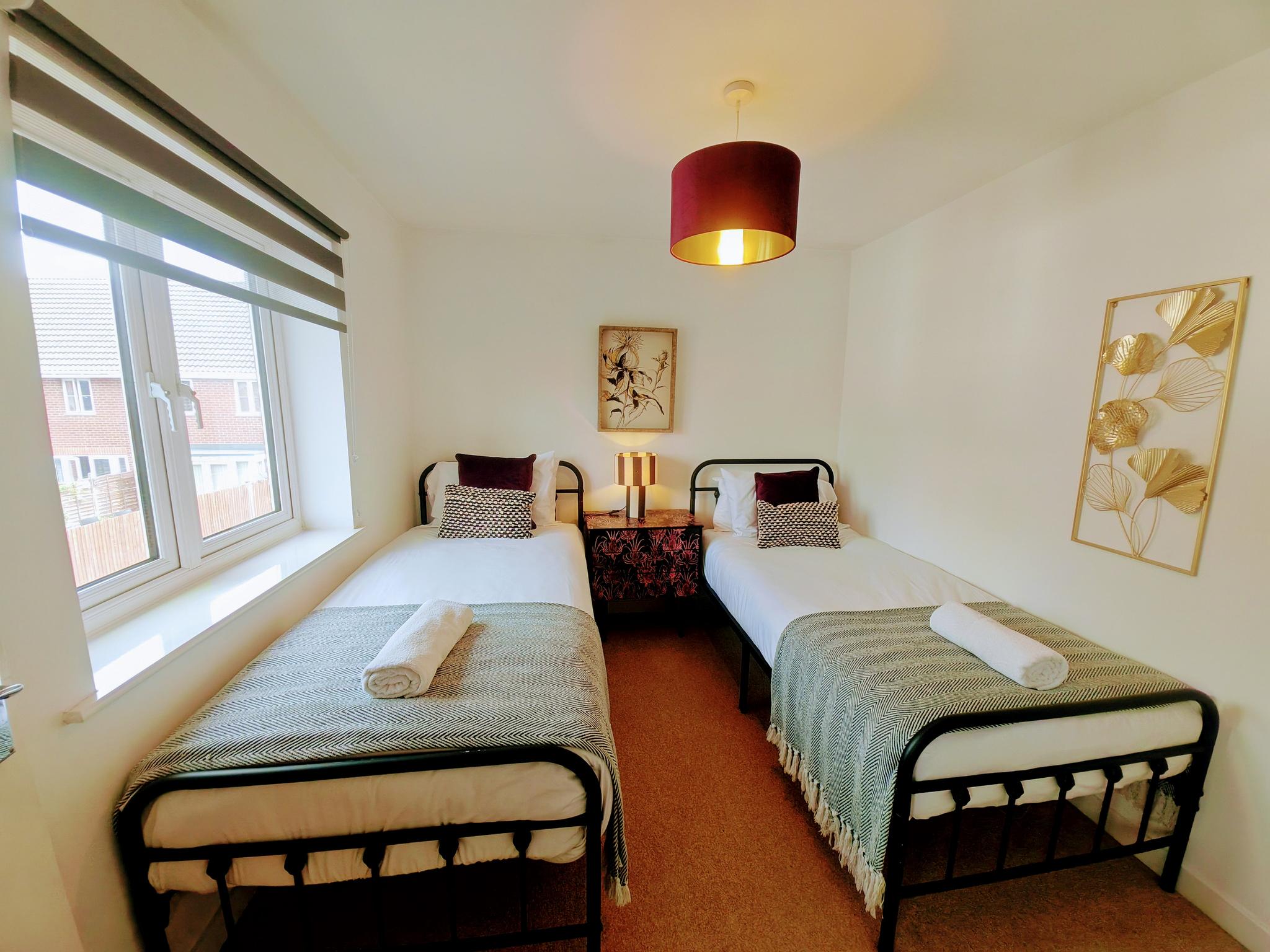 Spacious 2‑Bed Maisonette | Business & Leisure3